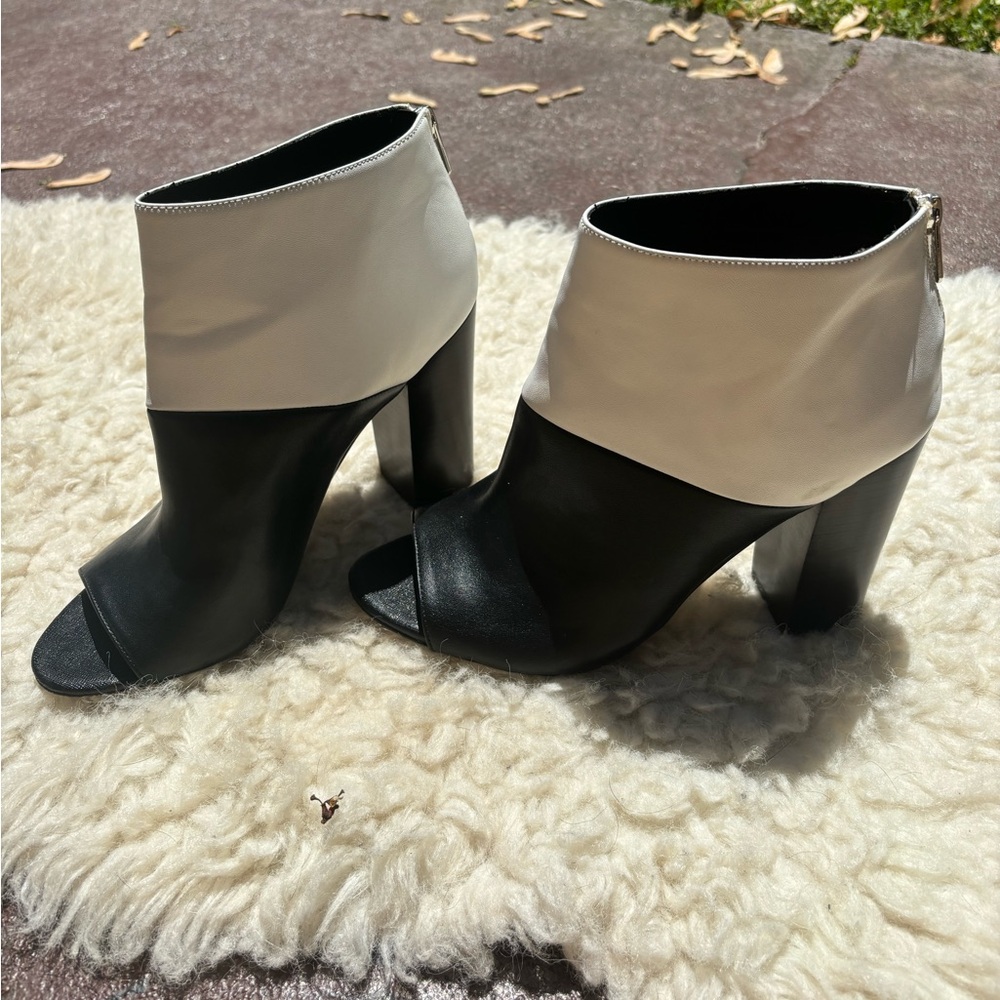 Circus black and white boots size 7.5
